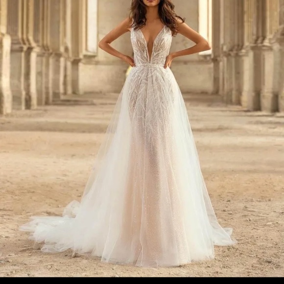 Eva Lendel Rebeka Wedding Dress - Picture 1 of 10